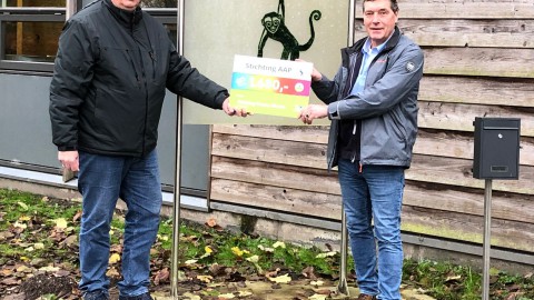 Prisma overhandigt cheque aan Stichting AAP