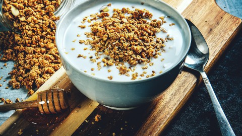 Zelfgemaakte granola voor een gezond ontbijt