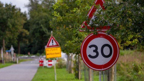 Asfalteren Europalaan, deel tussen Poortdreef en busbaan