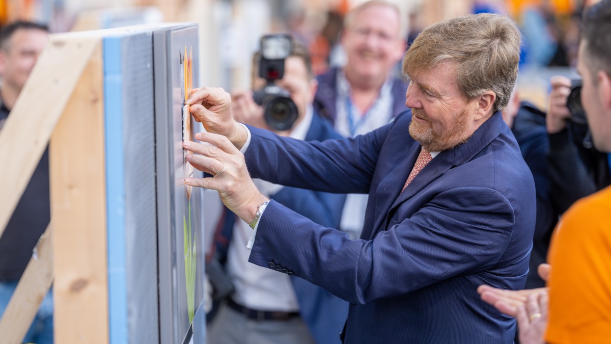 Koning moedigt regionale vakkampioenen aan