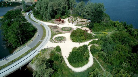 Schoolplein op Utopia Eiland geeft natuur vrij spel