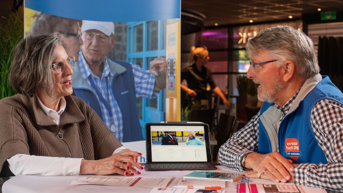 Binnenkort voor controle of op bezoek naar het ziekenhuis? OV-ambassadeurs leggen graag uit hoe je kunt reizen!