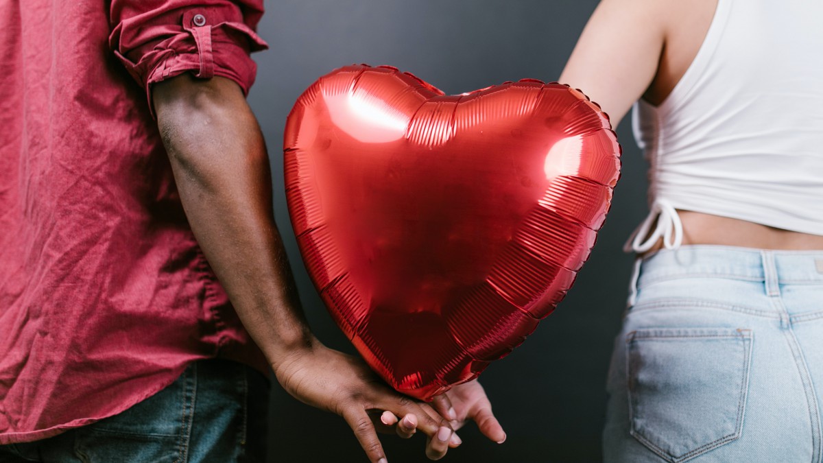 Nederlanders zoeken op laatste moment volop naar Valentijnscadeaus