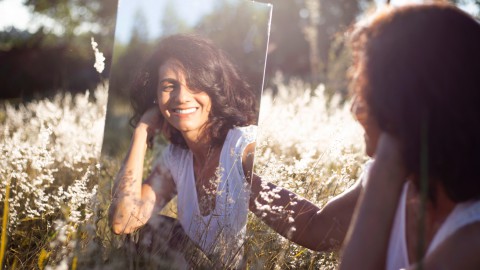 Op 3 juli is het Compliment Your Mirror dag