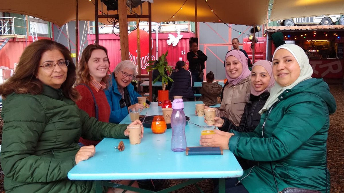 Welzijnsorganisatie De Schoor en Theatergezelschap Vis à Vis slaan handen ineen om cultuur toegankelijker te maken