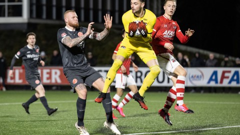 Almere City FC laat zich de kaas van het brood eten 