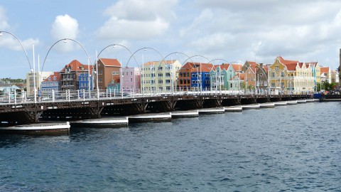 Koning spreekt met gouverneurs van Aruba, Curaçao en Sint Maarten over coronacrisis 