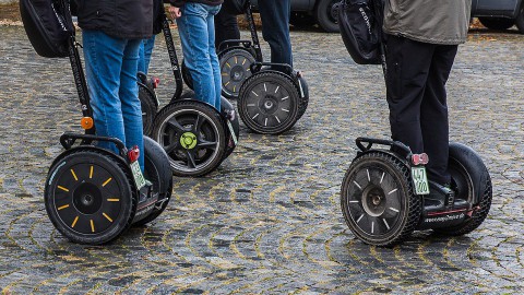 Politie de straat op met Segways