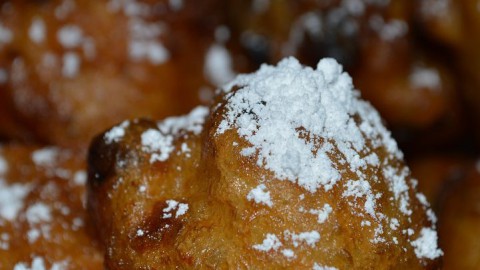 Gooi frituurvet van oliebollen niet in riool