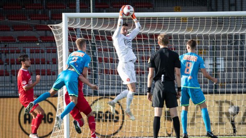 Almere City FC overleeft Volendamse schiettent