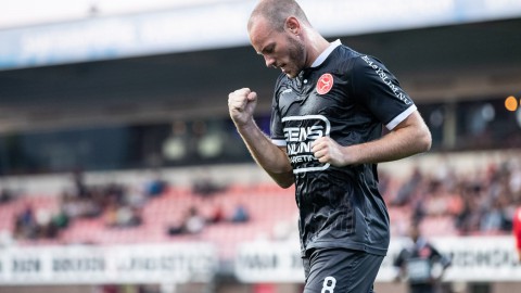 Tiental Almeerders voor elkaar door het vuur: 1-1