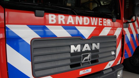 Autobrand op de parkeerplaats van Hippisch Centrum de Trek