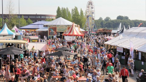 Senioren feesten tegen zomereenzaamheid