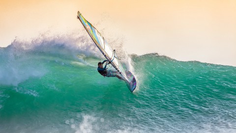 Windsurfers beginnen slecht aan EK