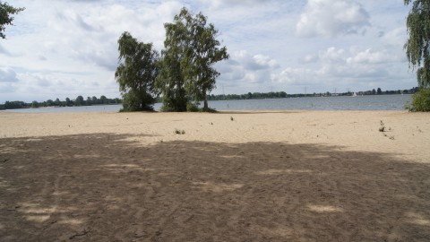 Luisteren naar verhalen rond het Almeerderstrand