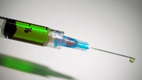 Tweede vaccinatieronde gestart: Sanna Elkadiri ook de eerste met dubbele coronaprik